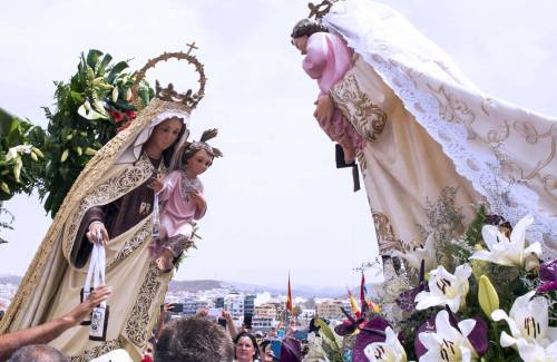 Veneración a la Virgen del Carmen en la procesión marítima de Playa de Mogán