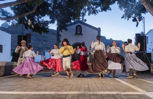 Música y baile tradicional en Mogán para celebrar el Día de Canarias