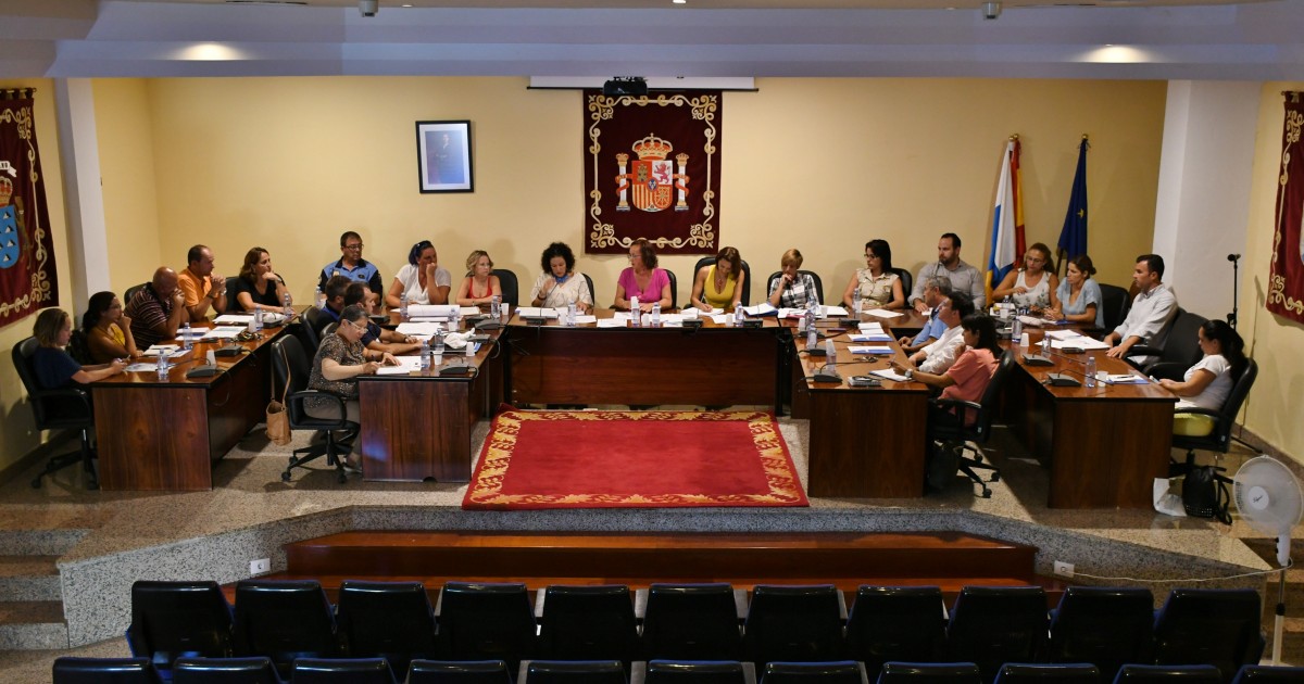 Mogán presenta la campaña de prevención del absentismo en el primer Consejo Escolar Municipal del curso 2017-2018