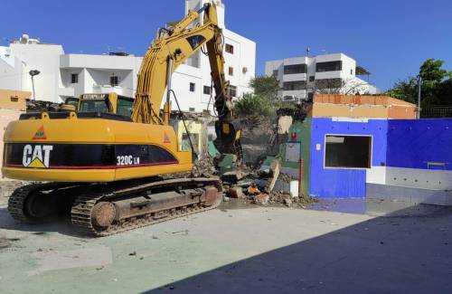 En marcha la demolición de la antigua escuela infantil de Arguineguín