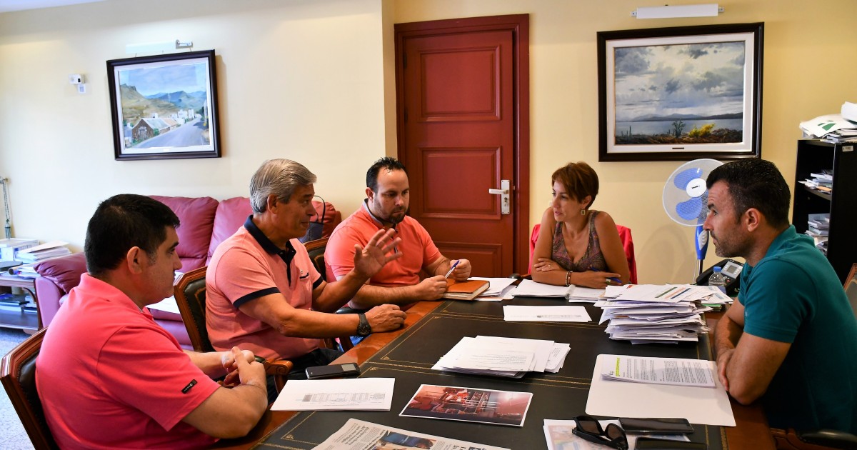 Onalia Bueno se reúne con la Federación Insular y la Federación Regional de Lucha Canaria