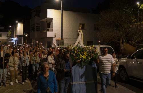 Veneguera honra a la Virgen de Fátima  con misa y procesión de las Antorchas