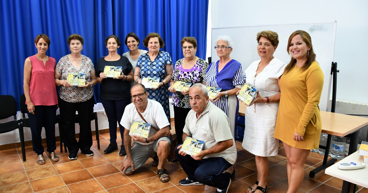 El Ayuntamiento de Mogán rinde homenaje a los 16 años del taller de palma en el municipio