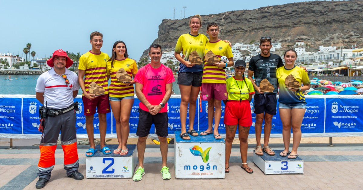 Jeremy Peña y Elena Sarmiento,  ganadores de la XV Travesía a Nado Eufemiano Verde Taurito-Playa de Mogán