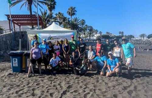 Jornada de limpieza y concienciación ambiental en la playa de Las Marañuelas