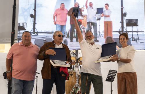 Mogán celebra el Día de Canarias con atún y  homenaje a los pescadores Antonio Godoy y José Llovell