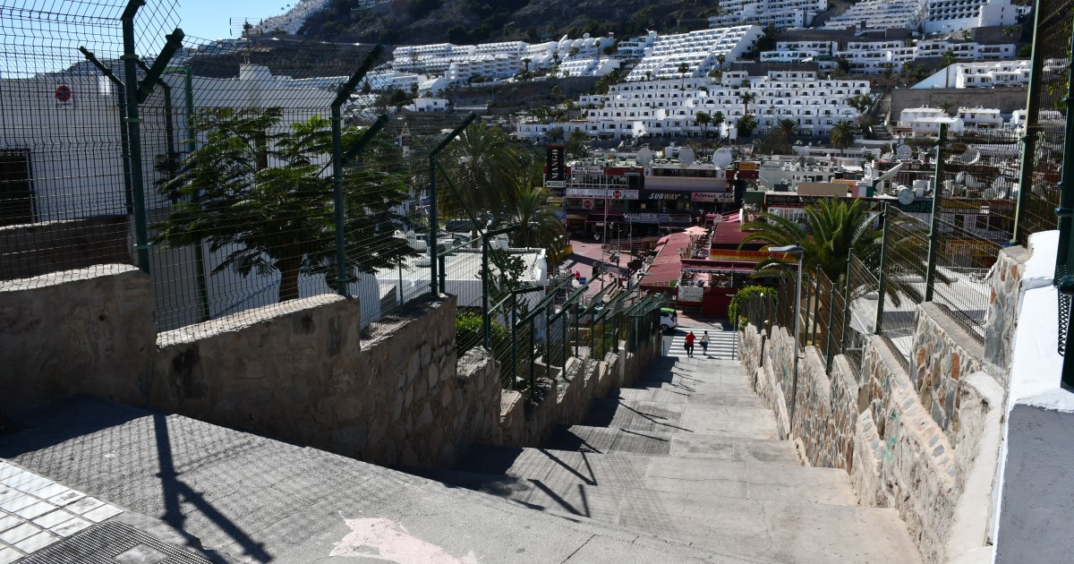 Mogán se beneficia de inversiones del Gobierno de Canarias para rehabilitar  escaleras en Puerto Rico