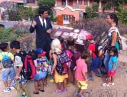 Los niños de la Escuela de Verano visitan el yacimiento arqueológico de Las Crucecitas