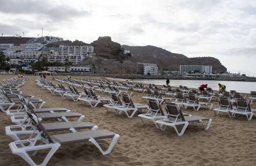 El Ayuntamiento de Mogán ya gestiona los servicios de temporada en la playa de Puerto Rico