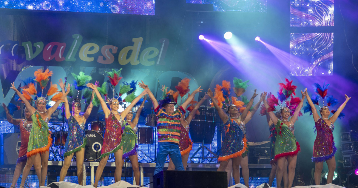 La Gala del Pueblo de los 'Carnavales del Mundo' pone a bailar a Arguineguín