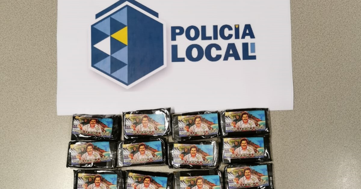 La Policía Local de Mogán detiene a cuatro personas en posesión  de 1 kilo de hachís