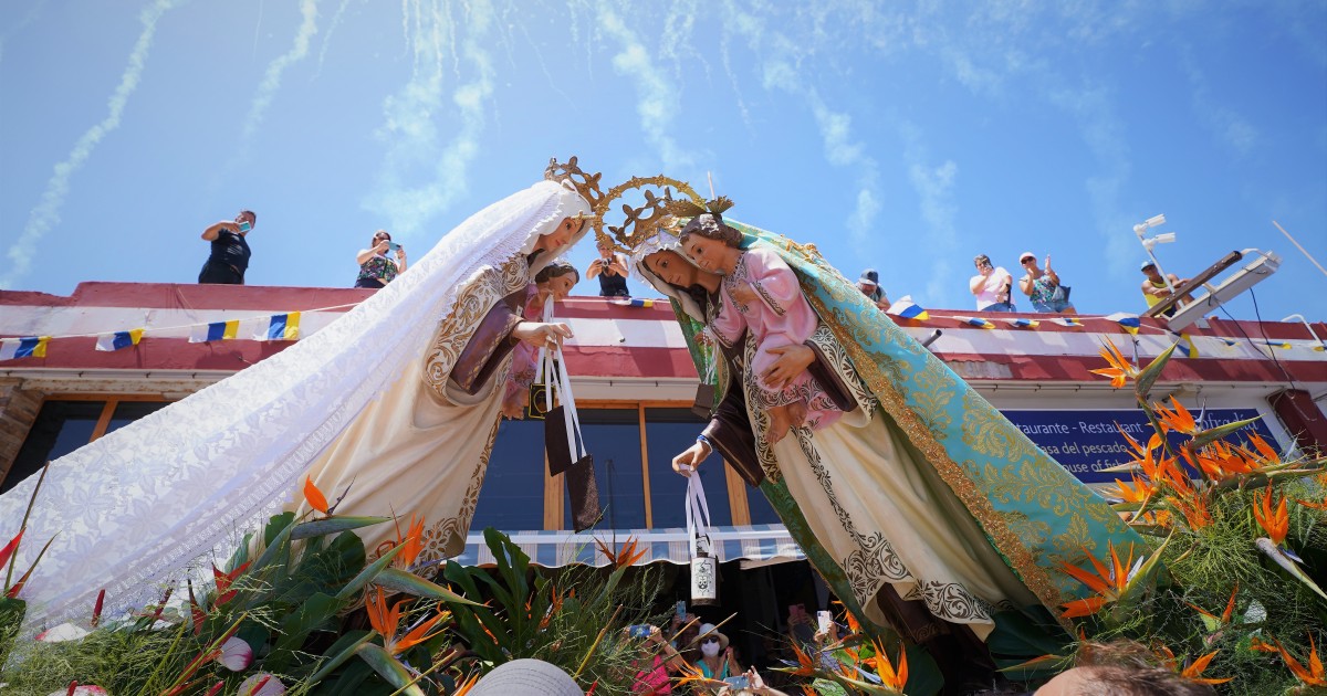 Emotivo encuentro entre las Vírgenes del Carmen de Arguineguín y Mogán  para conmemorar el día de la patrona del mar.