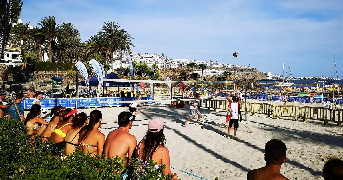 40 parejas se disputan en Anfi el  Torneo Vóley Playa Mixto 2x2
