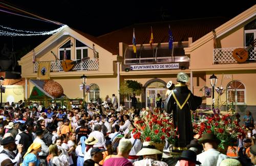 Unas 3.000 personas celebran a San Antonio El Chico con la romería ofrenda en Mogán