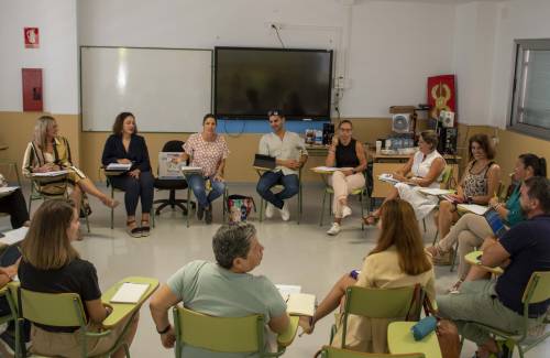 El Ayuntamiento de Mogán y la comunidad educativa abordan el comienzo de curso en el Consejo Escolar Municipal