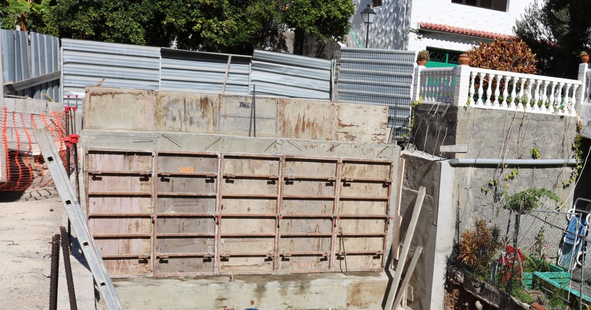 Mogán rehabilita un tramo de la calle  Tajinaste mediante un muro de contención