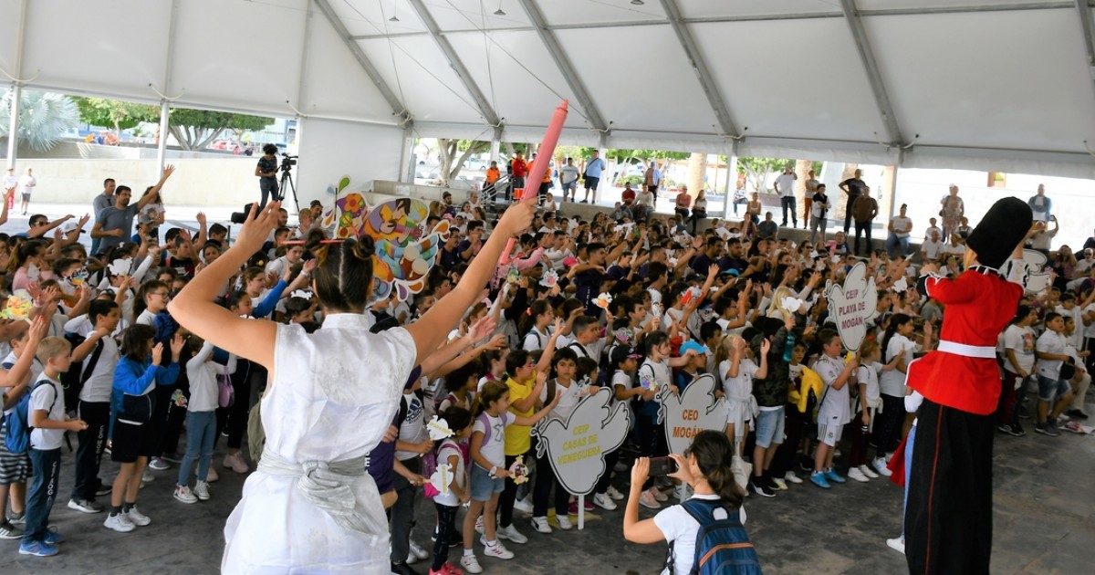 Los escolares celebran el  Día de la Paz en Arguineguín