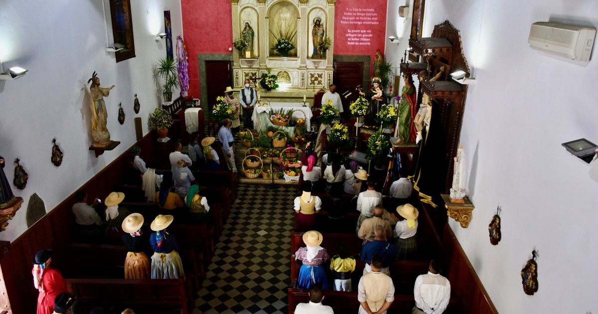 San Antonio recibe las ofrendas  y plegarias del pueblo moganero