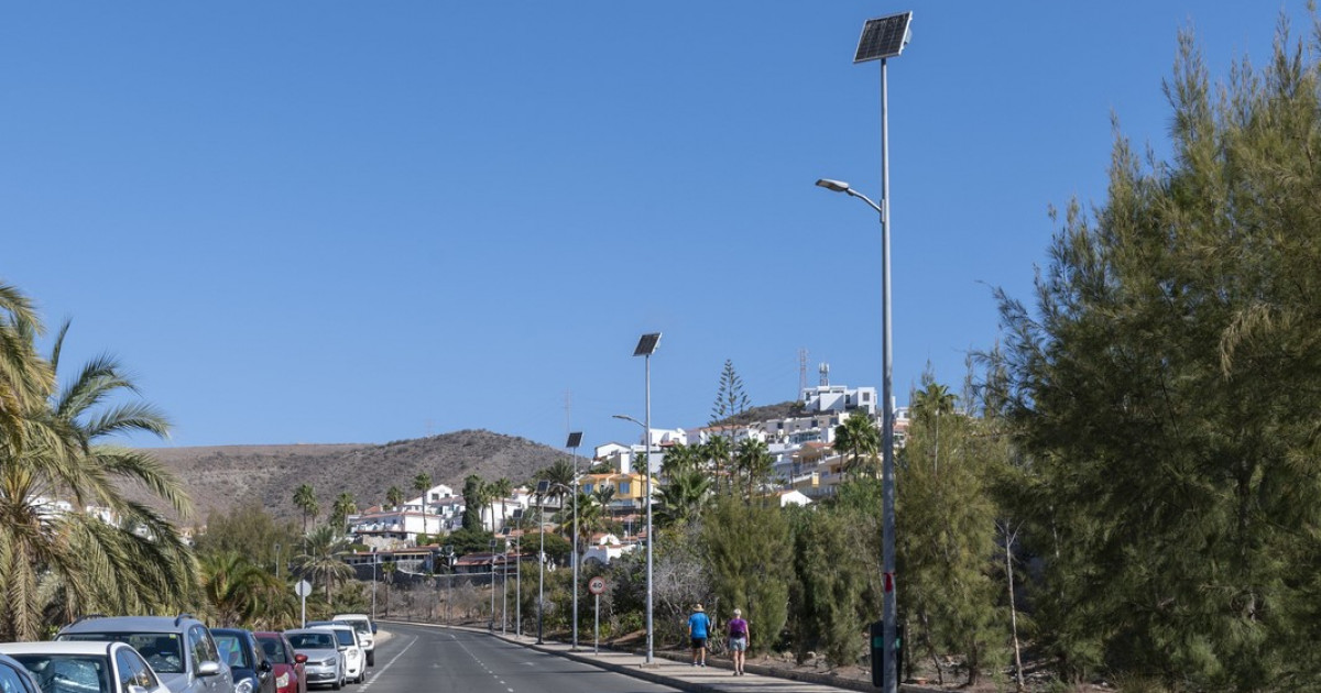 Los Caideros y Loma 2 estrenan  alumbrado público fotovoltaico