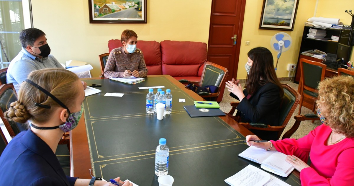 Onalia Bueno se reúne con representantes de la Embajada de Estados Unidos interesadas en la crisis migratoria