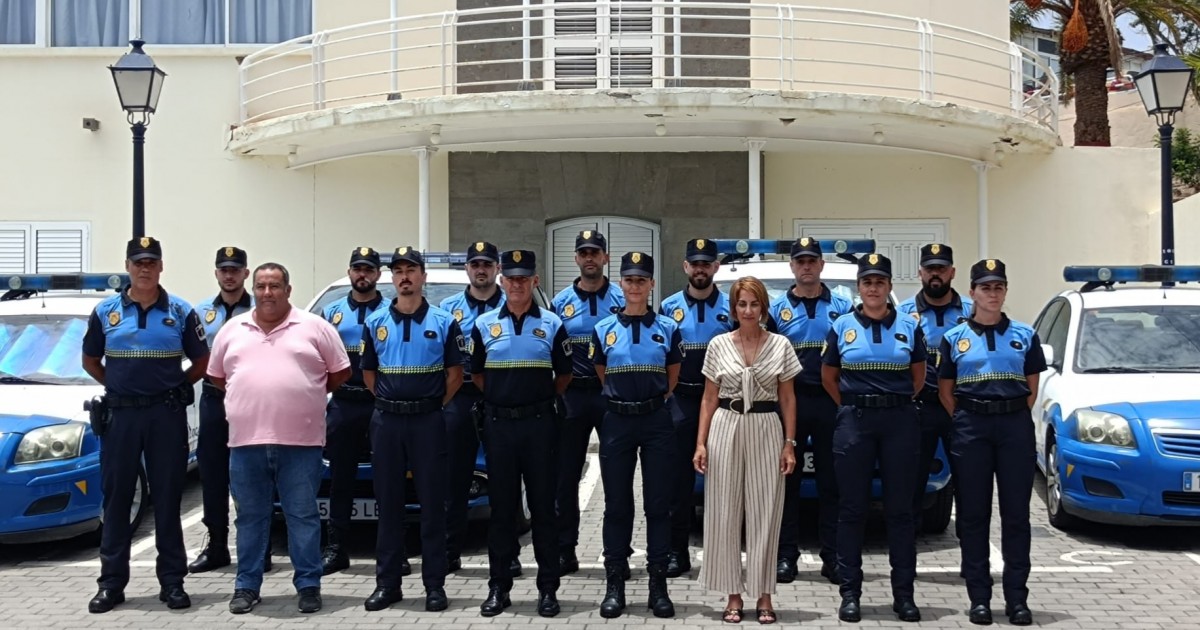 Onalia Bueno da la bienvenida a los nuevos agentes de Policía Local.