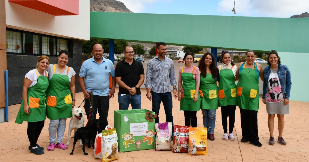 Las familias de la Escuela Infantil de Mogán donan 80 kilos de alimentos al albergue municipal de animales