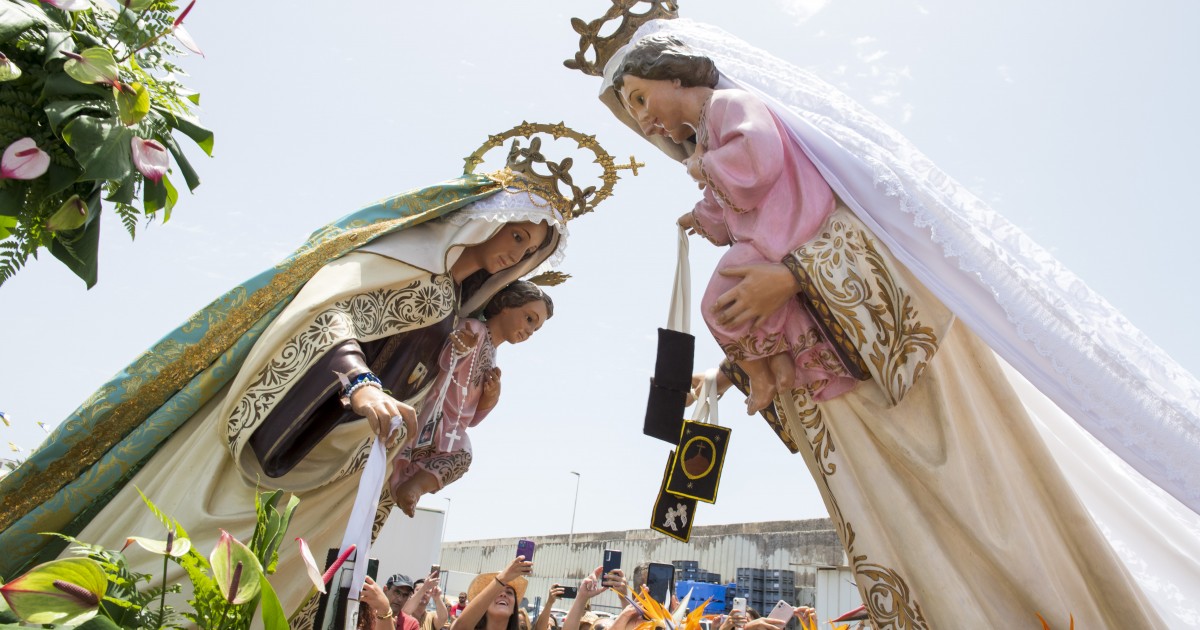Devoción a la Virgen del Carmen en la procesión marítima de Playa de Mogán.