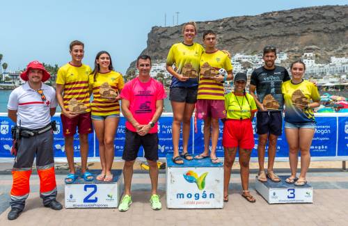 Jeremy Peña y Elena Sarmiento,  ganadores de la XV Travesía a Nado Eufemiano Verde Taurito-Playa de Mogán