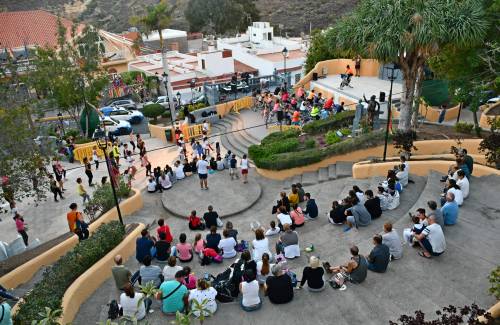 El Ayuntamiento de Mogán fomenta el deporte al aire libre con clases gratuitas de zumba y spinning