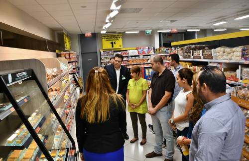 El grupo de gobierno de Mogán visita el supermercado Mercadona recién inaugurado en Puerto Rico