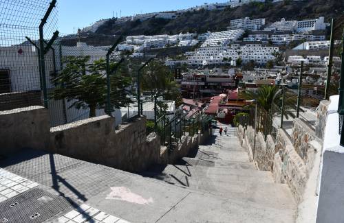 Mogán se beneficia de inversiones del Gobierno de Canarias para rehabilitar  escaleras en Puerto Rico