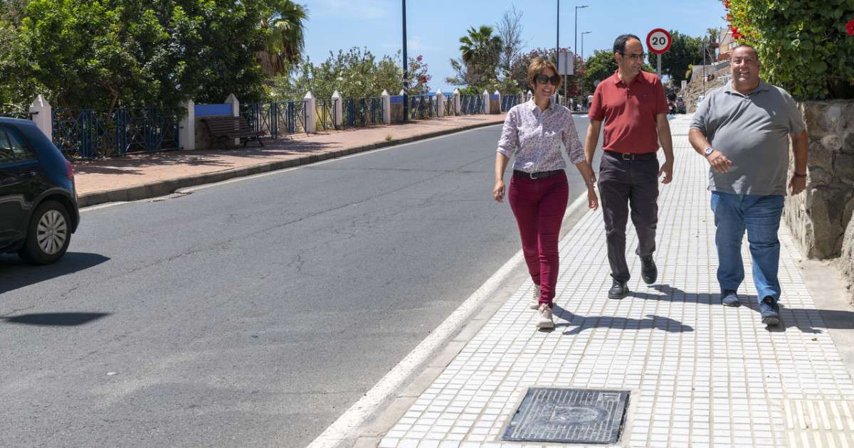 El Ayuntamiento renueva aceras y mejora la accesibilidad en un tramo de la avenida El Marinero