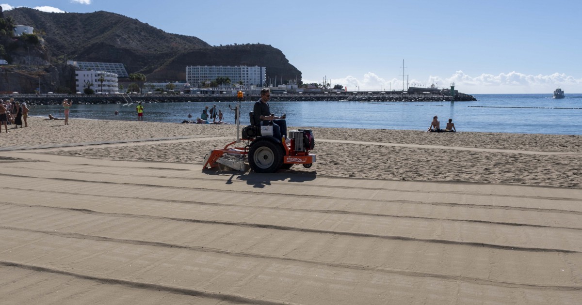 Mogán incorpora una novedosa máquina para la limpieza y desinfección de sus playas